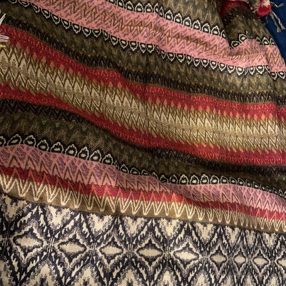 NWT.   LARGE Sacred Threads Scarf. 02 BL/BL 219778Q - Picture 2 of 3